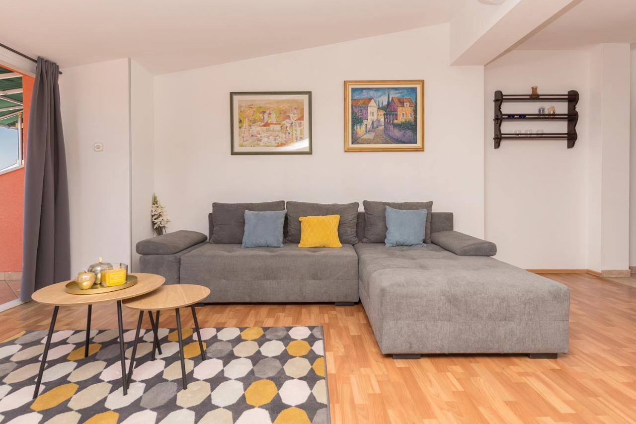 Apartments Zoka Макарска Экстерьер фото