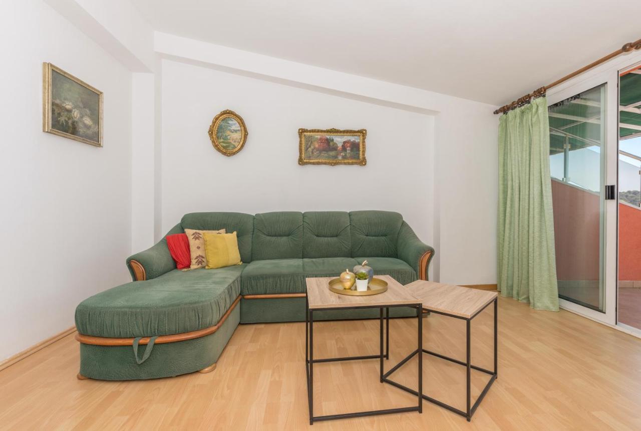 Apartments Zoka Макарска Экстерьер фото